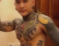 Hotboy xăm trổ show hà_ng trê_n Blued gợi tì_nh