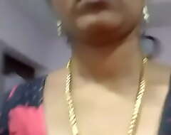 desi mature aunty showing her boobs and pussy