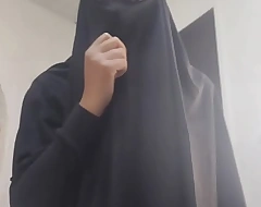Arab MILF Masturbates Squirting Pussy To Rough Orgasm On Webcam While Wearing Niqab Porn Hijab XXX