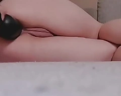 Teen slut try to stretching her tight asshole